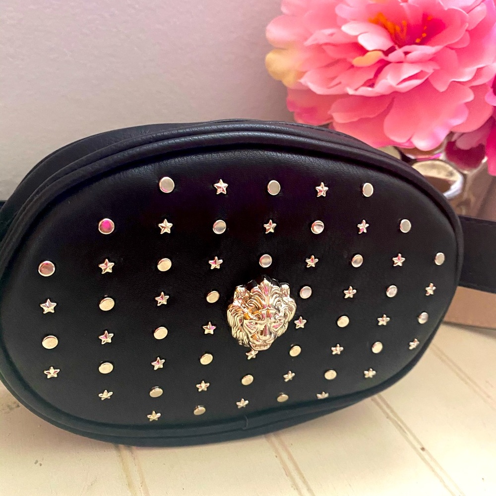 BLACK FANNY PACK